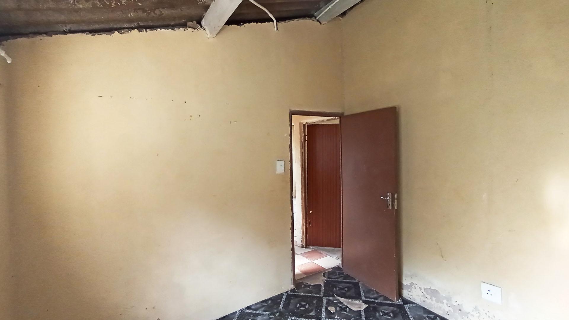 Bed Room 2 - 11 square meters of property in Umlazi