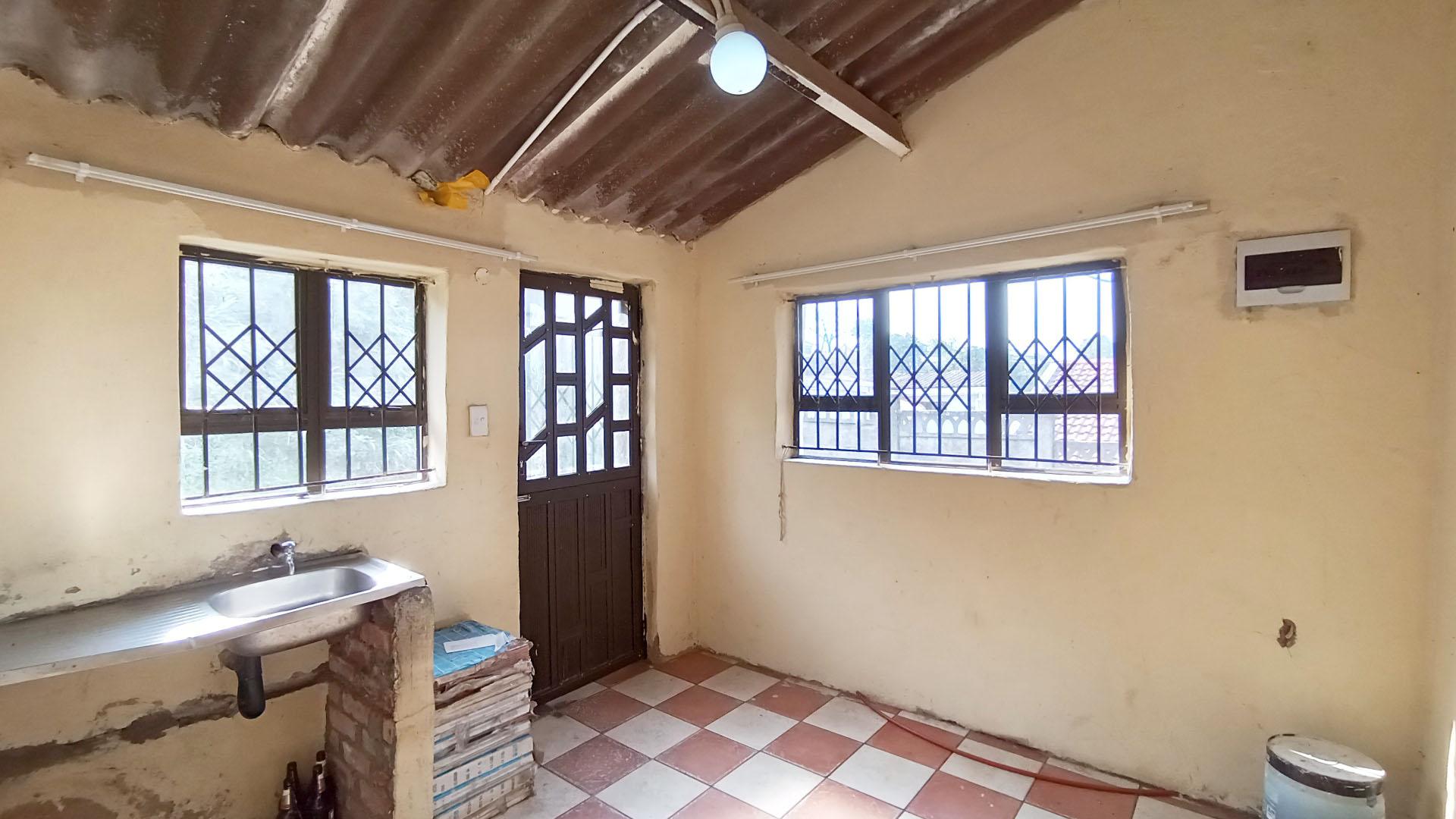 Kitchen - 10 square meters of property in Umlazi