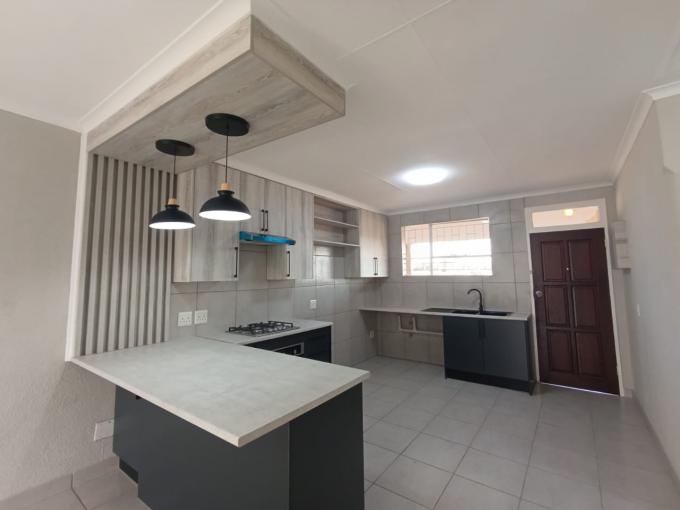 2 Bedroom Sectional Title for Sale For Sale in Brackendowns - MR685521