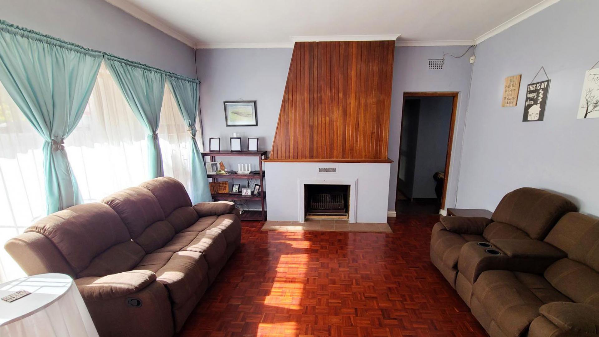 Lounges of property in Thornton