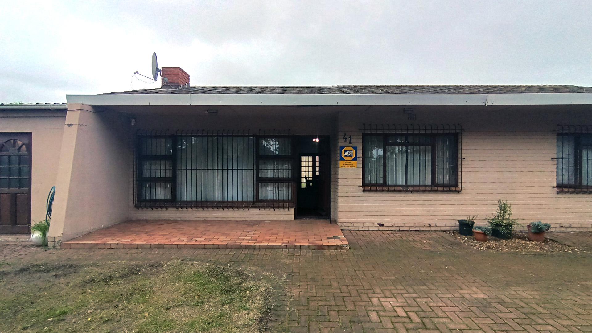 Front View of property in Thornton
