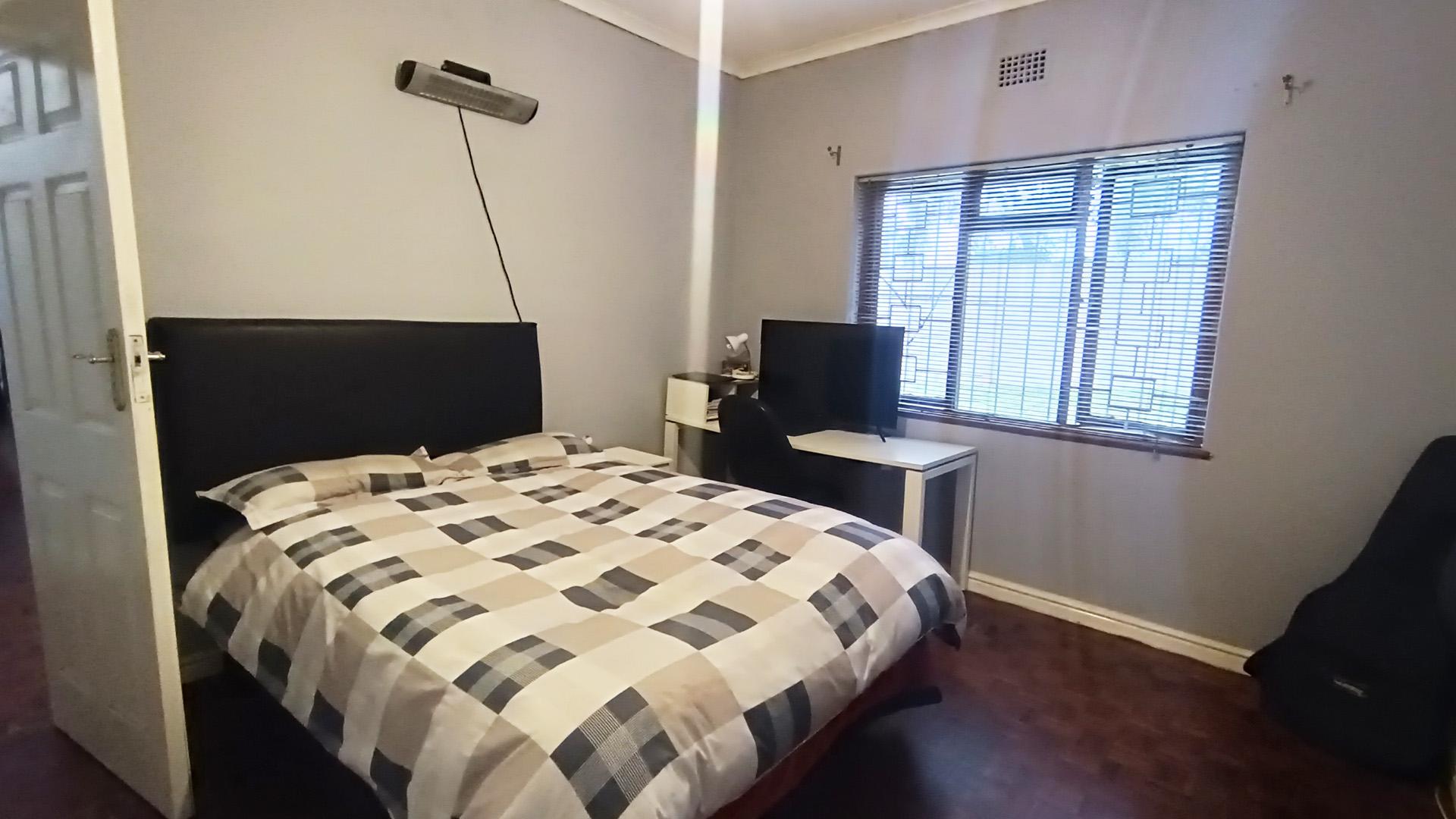 Bed Room 3 - 16 square meters of property in Thornton