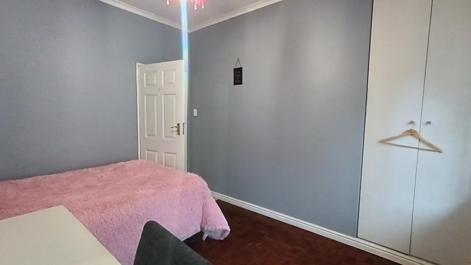 Bed Room 1 - 15 square meters of property in Thornton