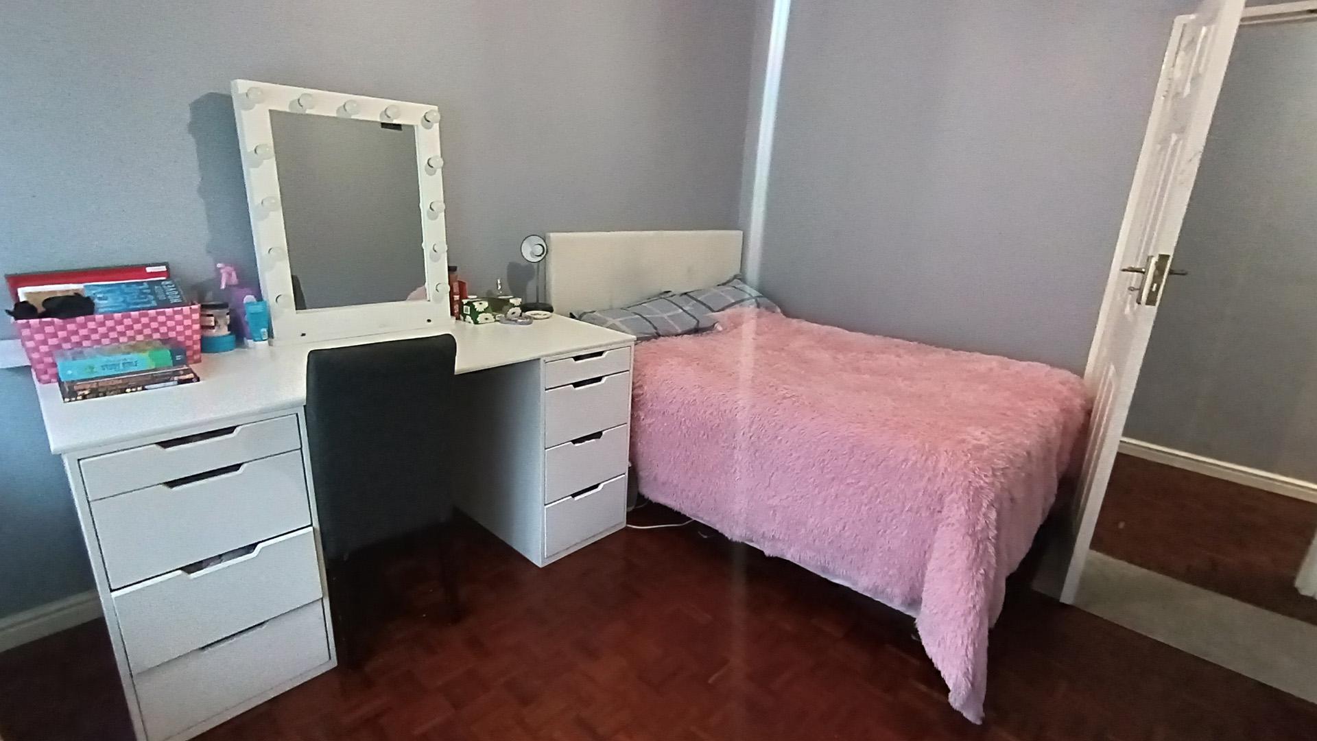 Bed Room 1 - 15 square meters of property in Thornton