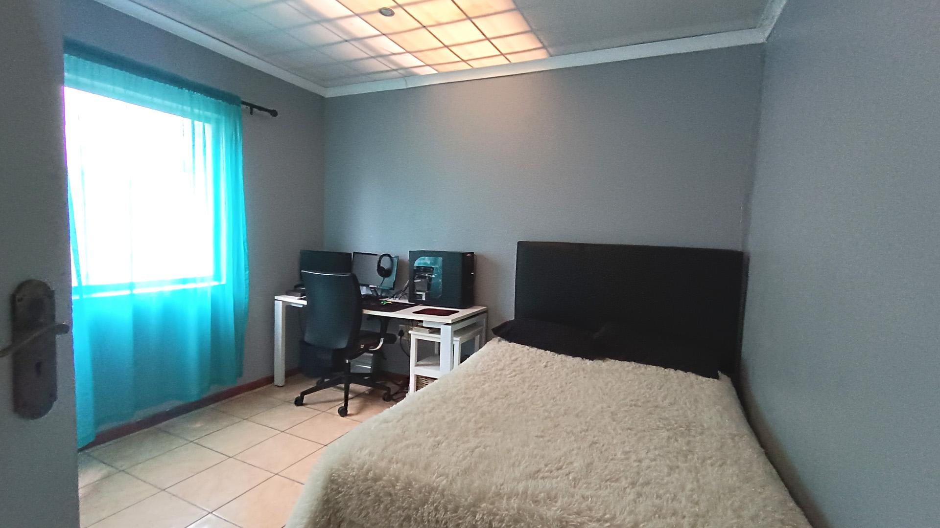 Bed Room 4 - 14 square meters of property in Thornton