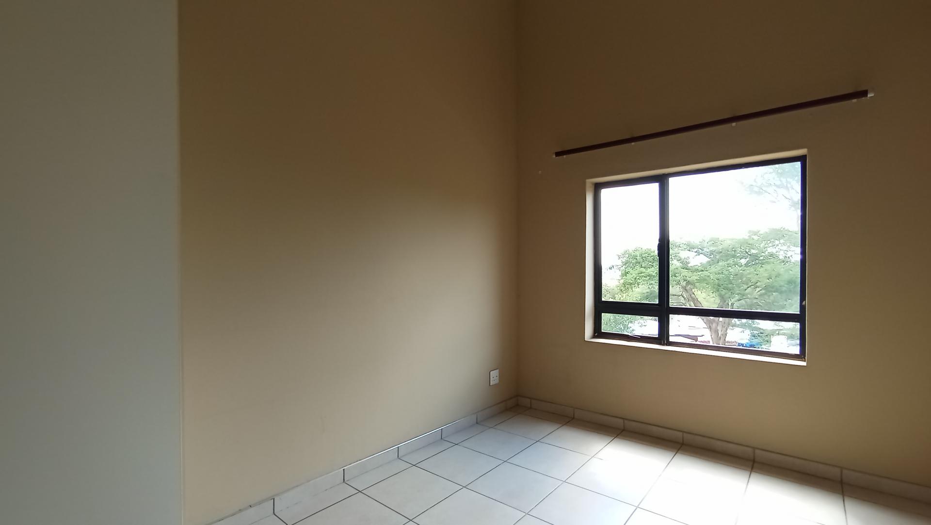 Bed Room 1 - 14 square meters of property in Jackal Creek Golf Estate