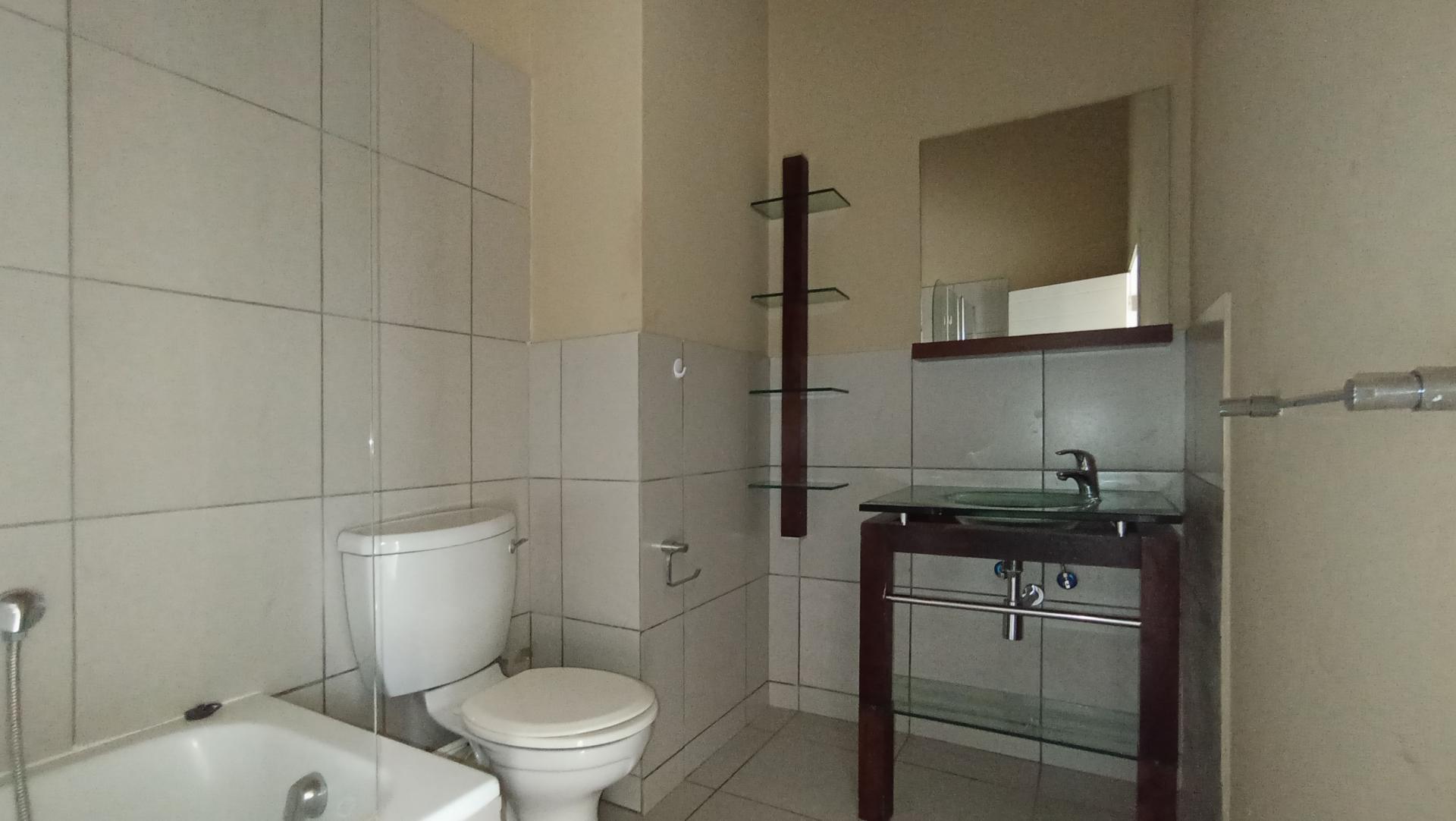 Bathroom 1 - 7 square meters of property in Jackal Creek Golf Estate