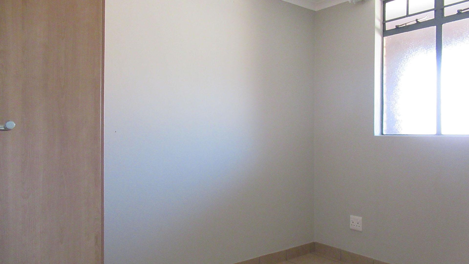 Bed Room 2 - 9 square meters of property in Alveda