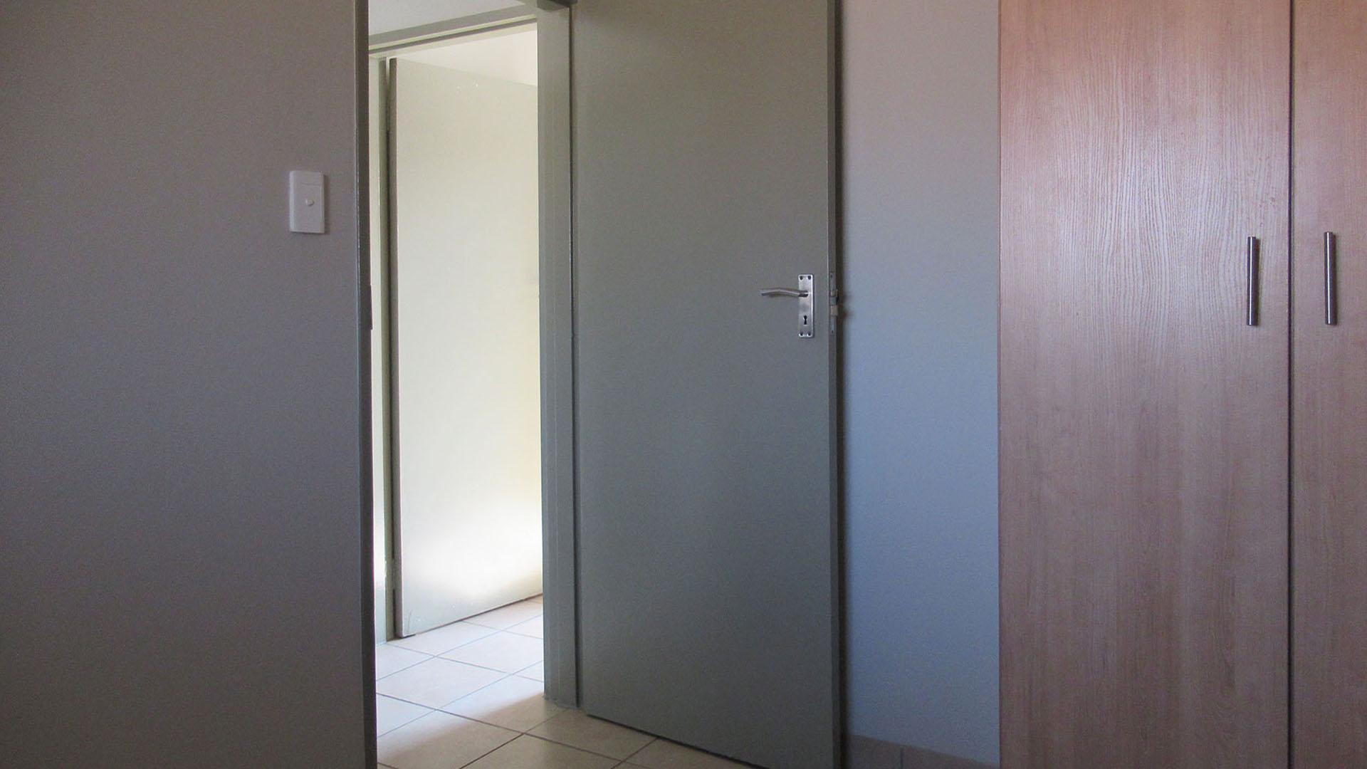 Bed Room 2 - 9 square meters of property in Alveda