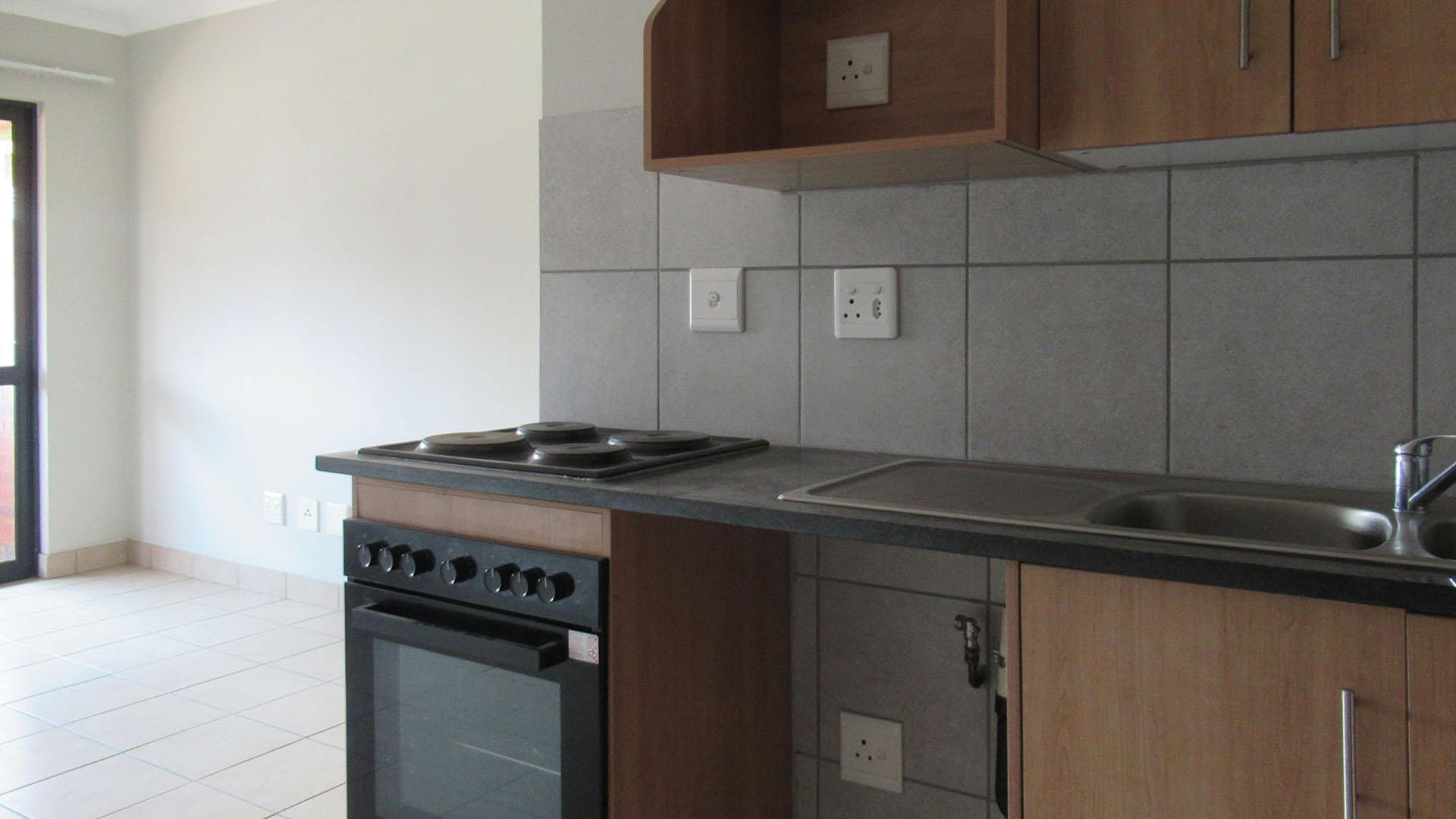 Kitchen - 6 square meters of property in Alveda