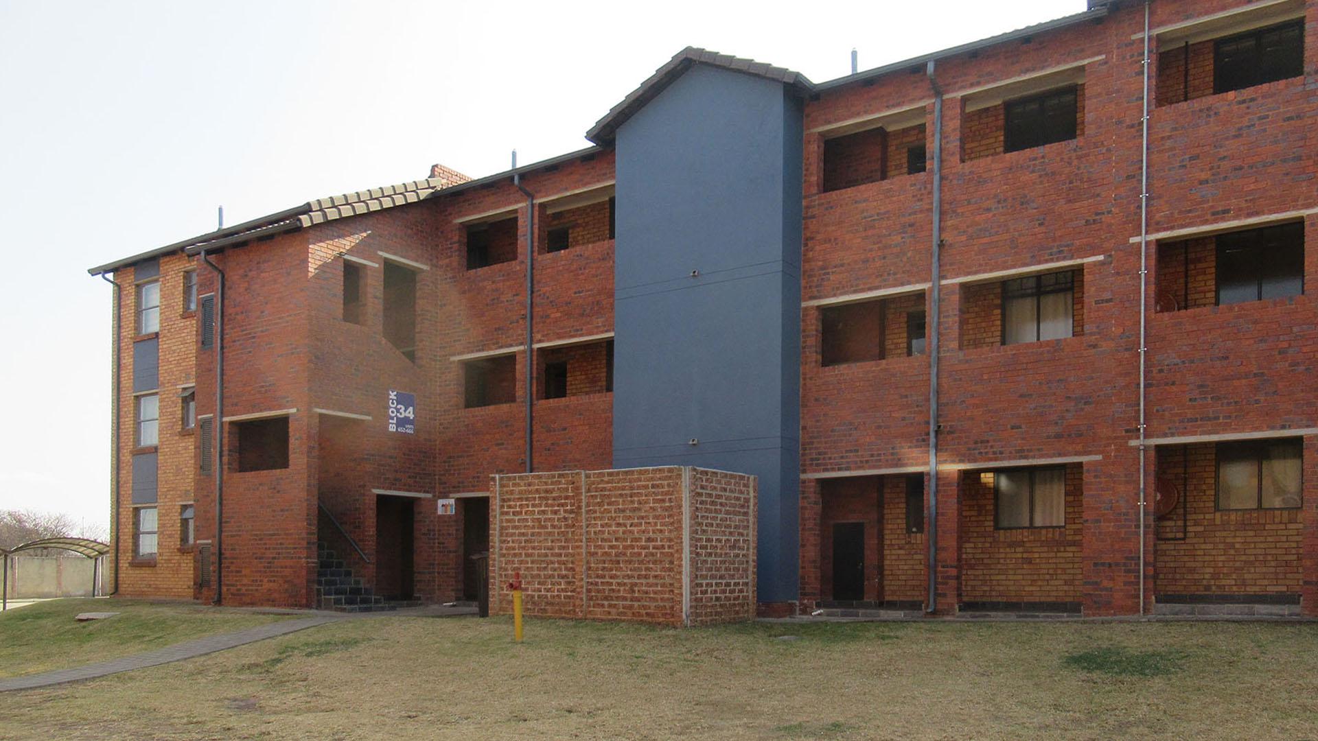 Front View of property in Alveda