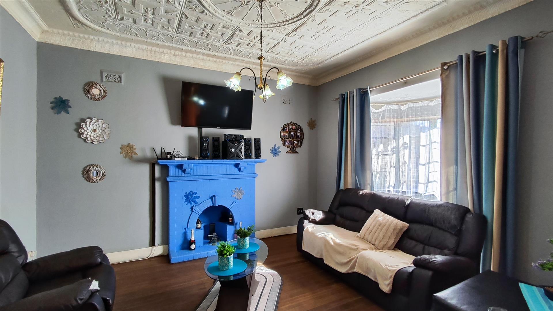 Lounges - 24 square meters of property in Noycedale