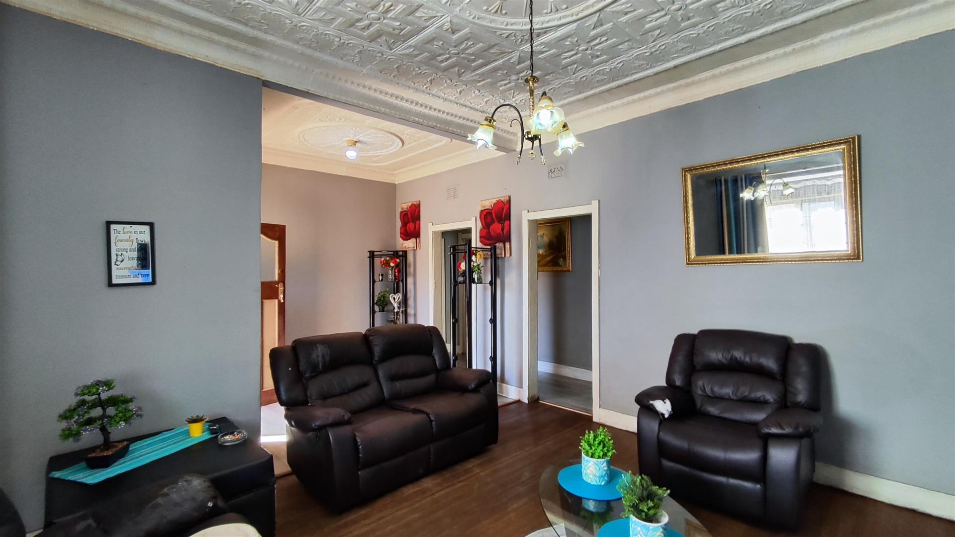 Lounges - 24 square meters of property in Noycedale