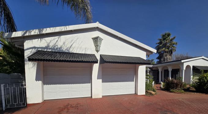 4 Bedroom House for Sale For Sale in Raceview - MR685560