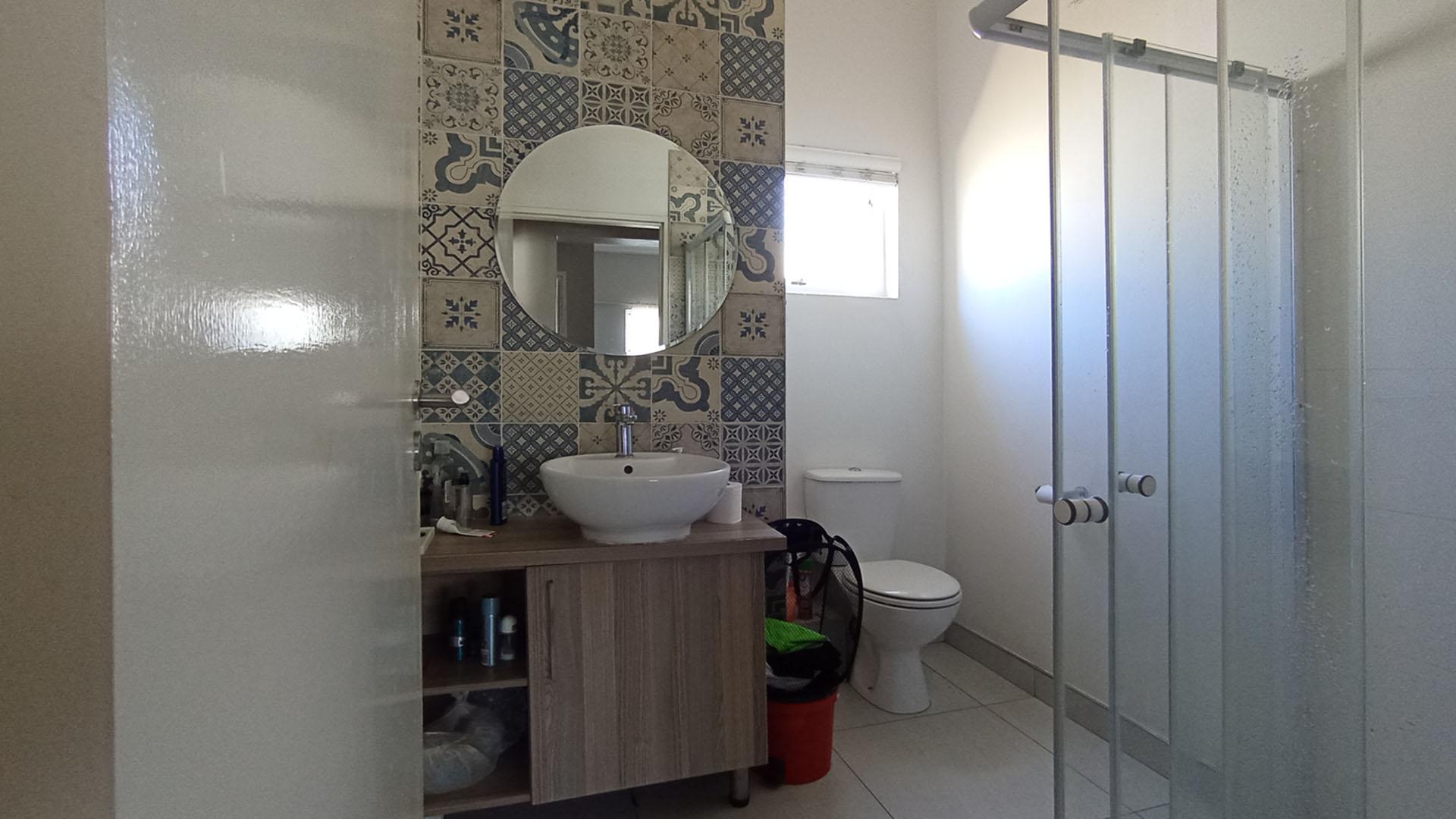 Bathroom 1 - 6 square meters of property in Midrand