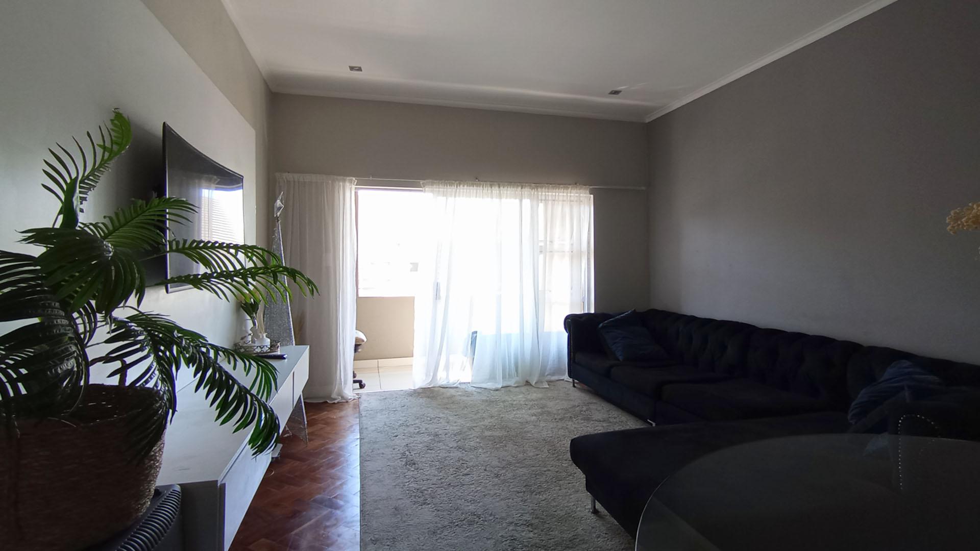 Lounges - 27 square meters of property in Midrand