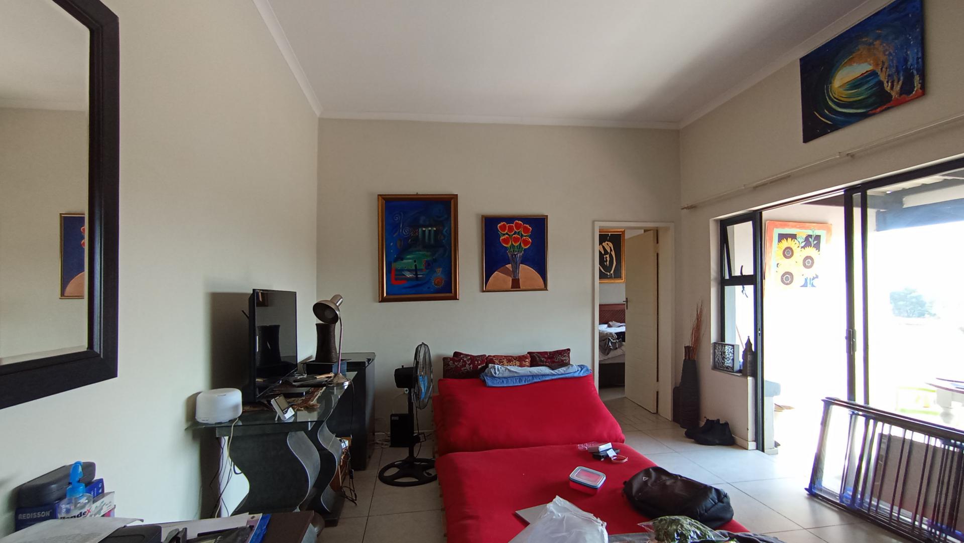 Lounges - 15 square meters of property in Westlake View