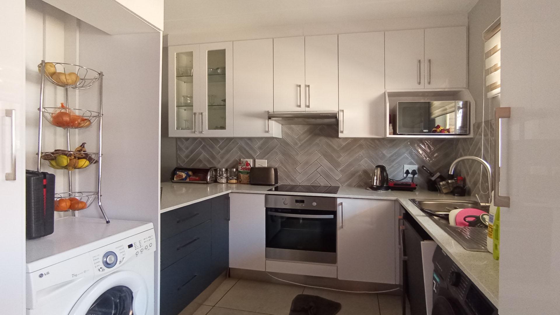 Kitchen - 14 square meters of property in Noordwyk