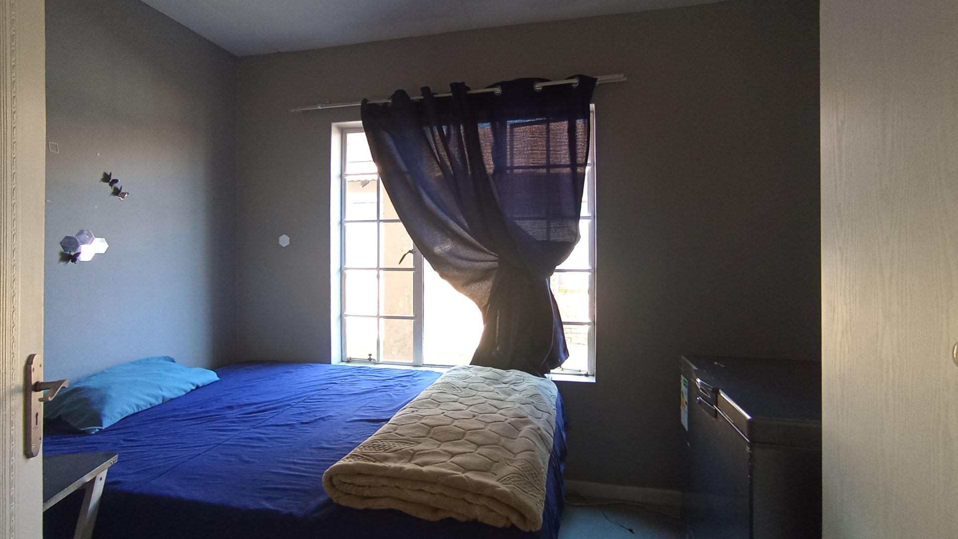 Bed Room 1 - 10 square meters of property in Noordwyk