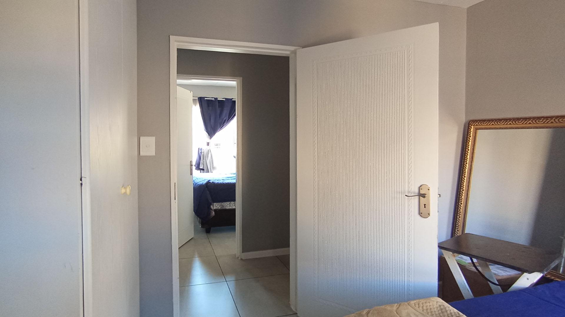 Bed Room 1 - 10 square meters of property in Noordwyk