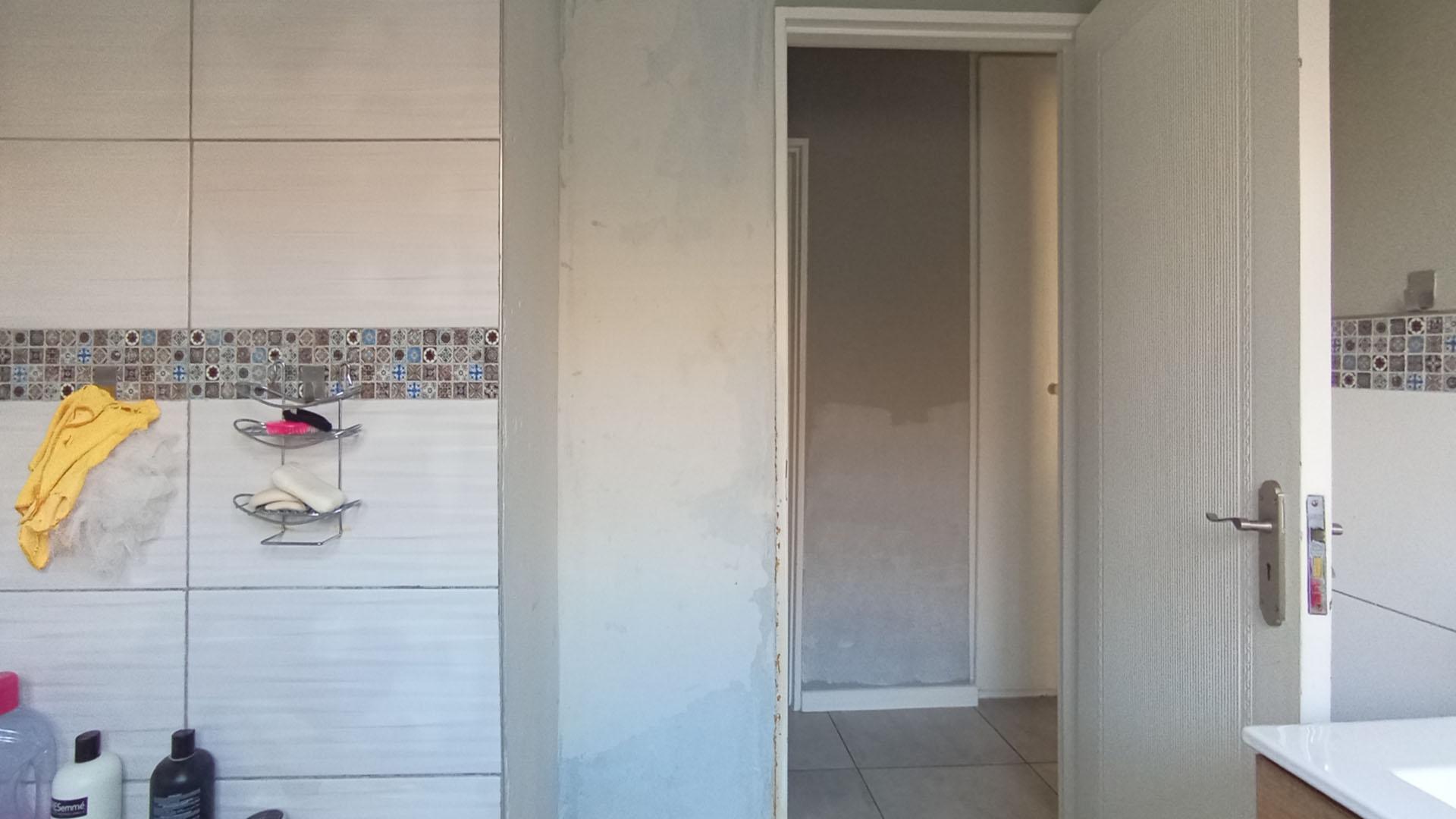 Bathroom 1 - 7 square meters of property in Noordwyk