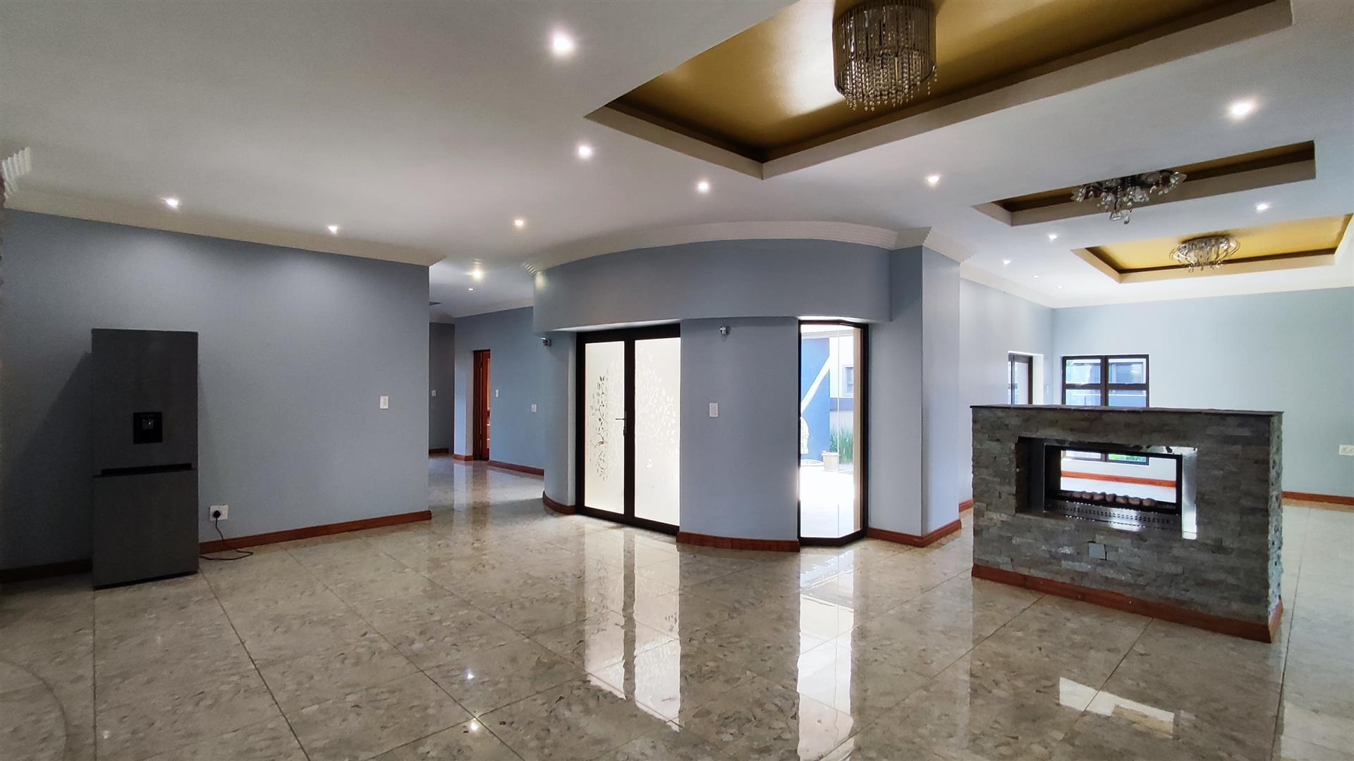 Dining Room - 42 square meters of property in Helderwyk Estate