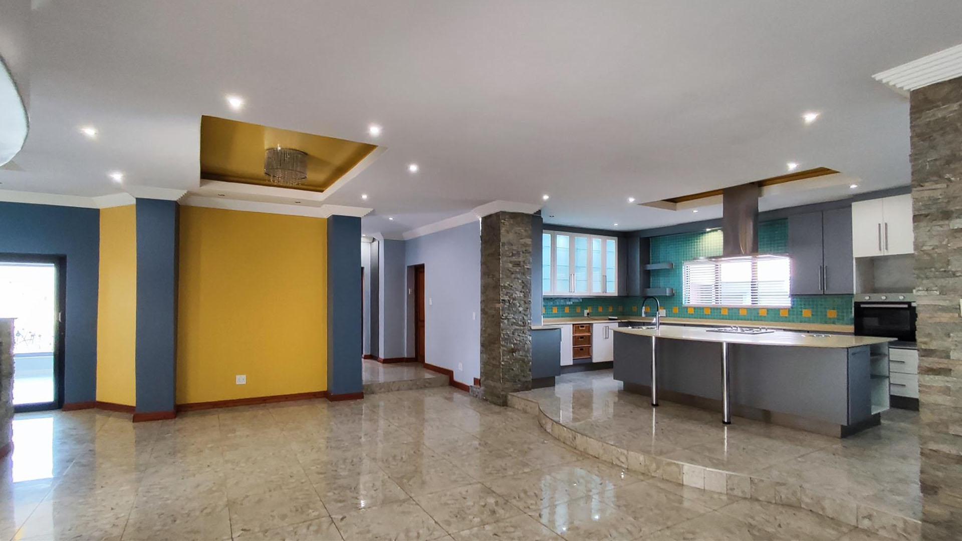 Dining Room - 42 square meters of property in Helderwyk Estate