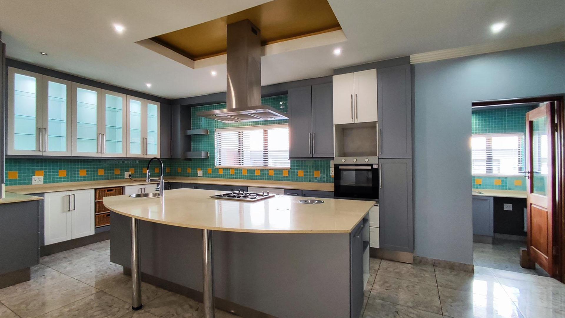 Kitchen - 31 square meters of property in Helderwyk Estate