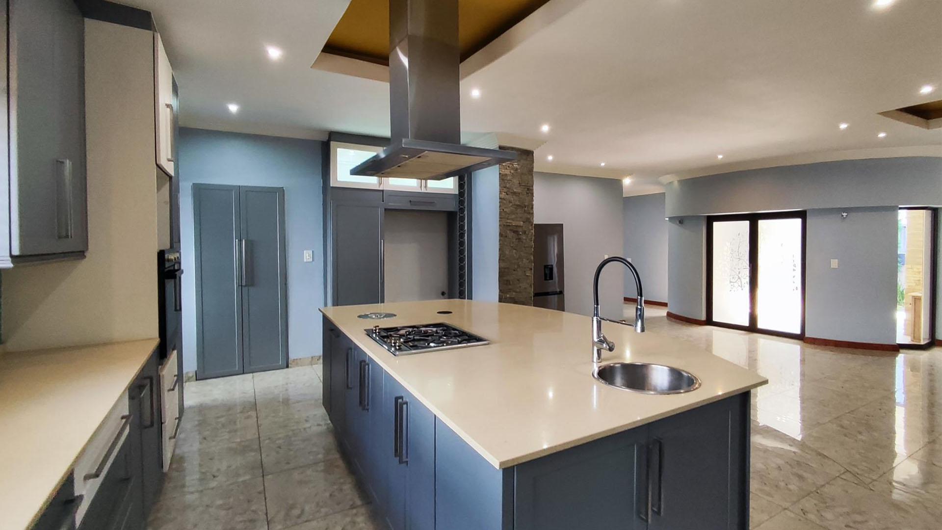 Kitchen - 31 square meters of property in Helderwyk Estate