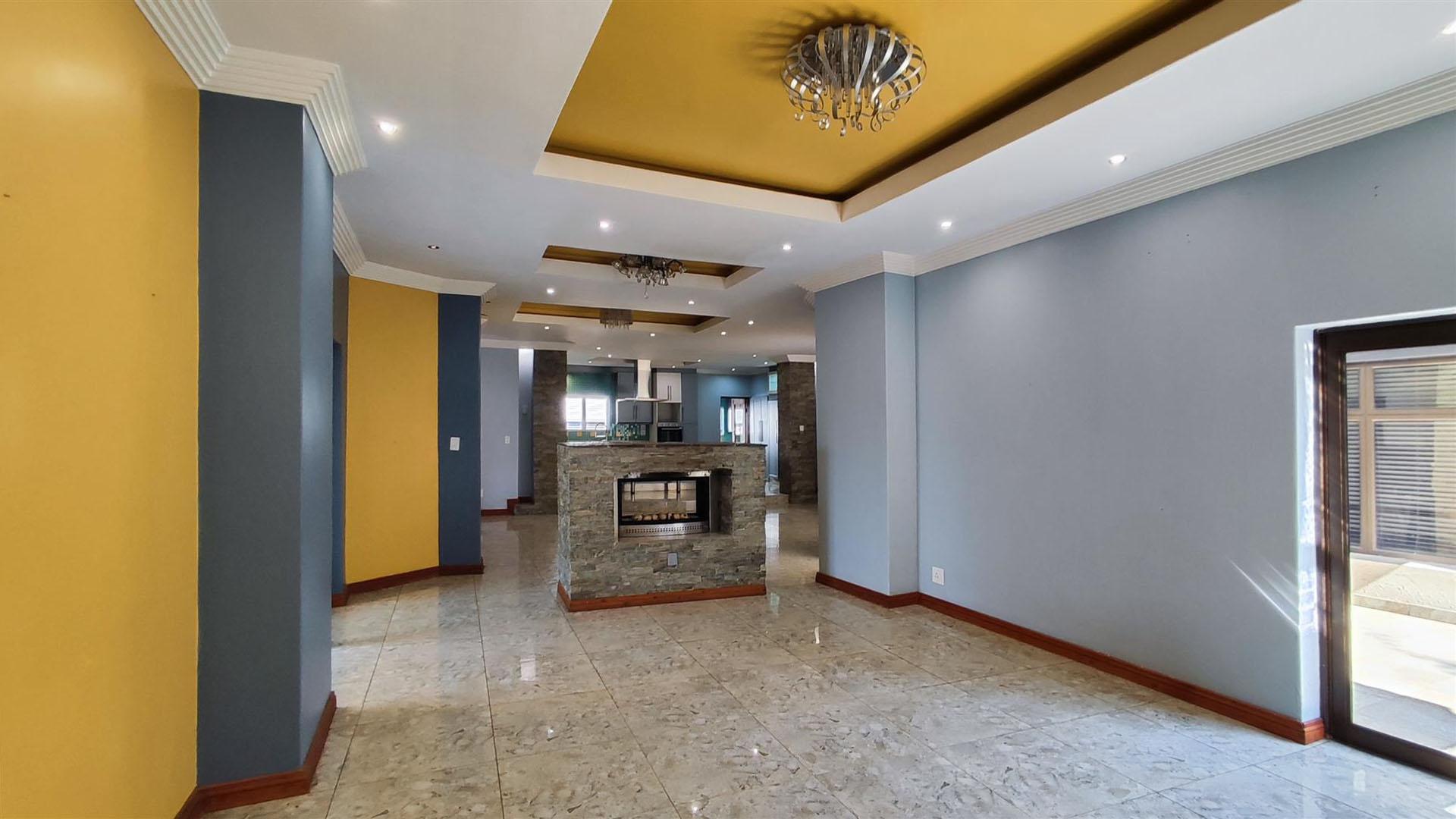 Lounges - 32 square meters of property in Helderwyk Estate