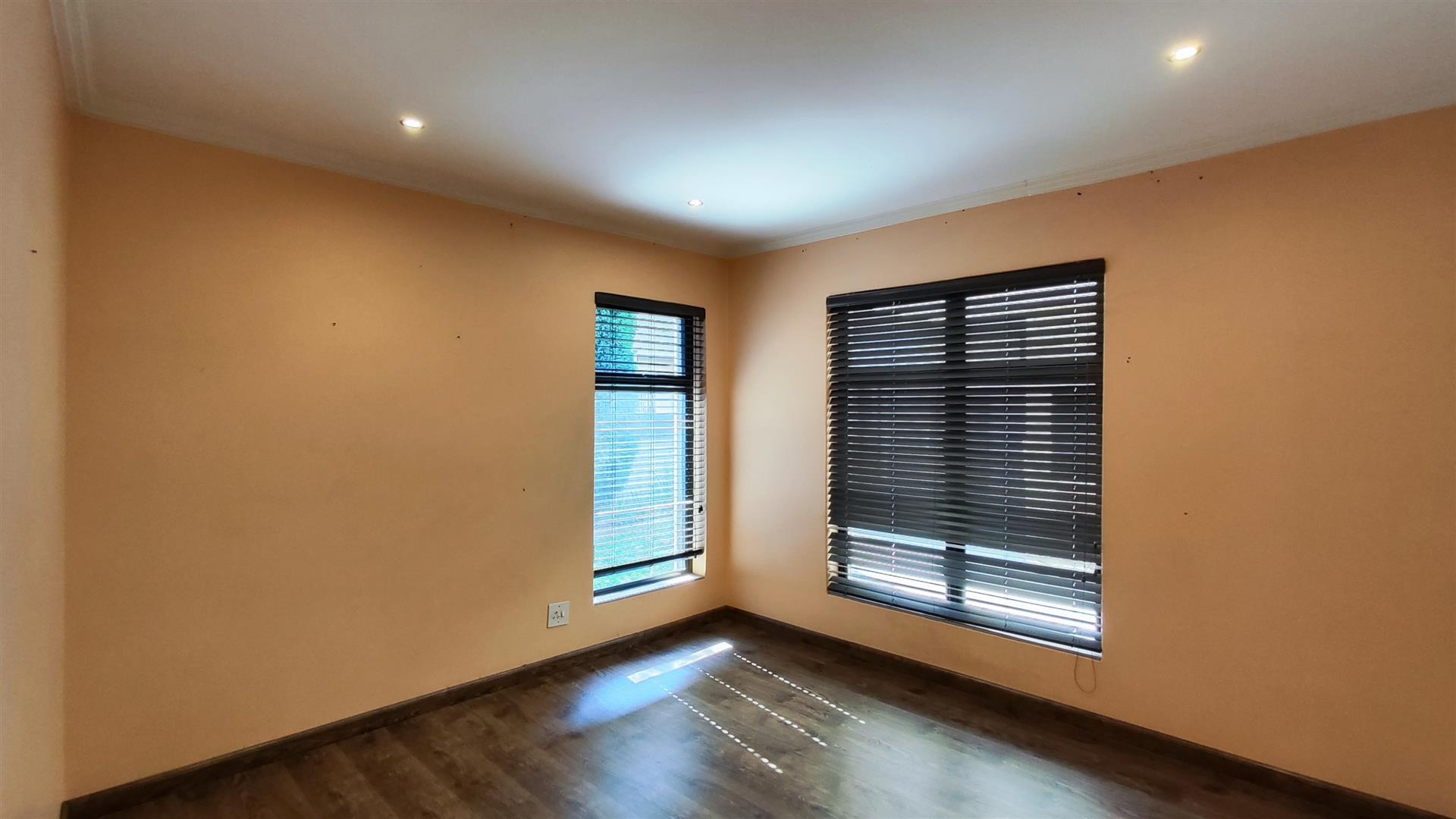 Bed Room 1 - 14 square meters of property in Helderwyk Estate