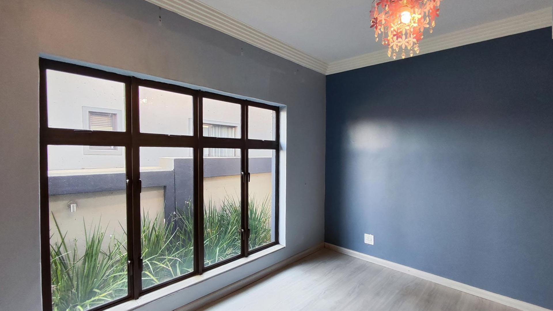 Bed Room 2 - 19 square meters of property in Helderwyk Estate