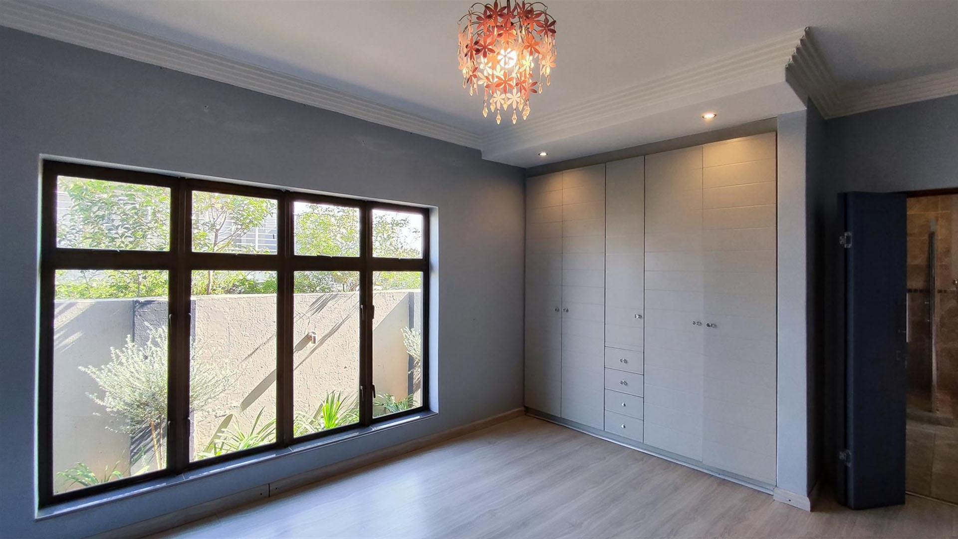 Bed Room 3 - 18 square meters of property in Helderwyk Estate