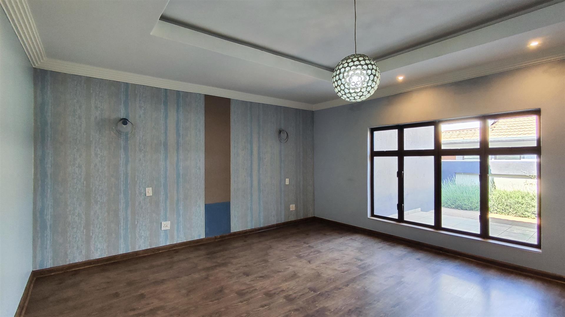 Main Bedroom - 51 square meters of property in Helderwyk Estate