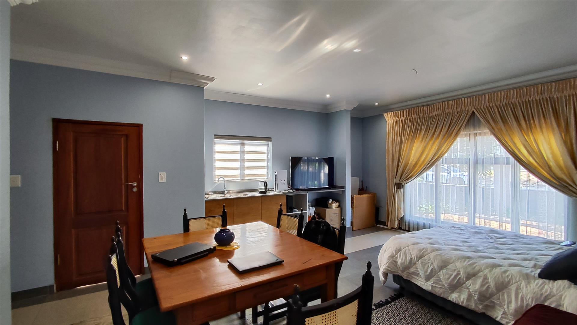 Flatlet - 33 square meters of property in Helderwyk Estate