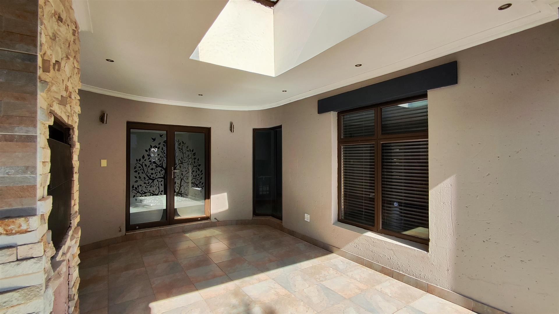 Patio - 30 square meters of property in Helderwyk Estate