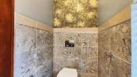 Guest Toilet - 5 square meters of property in Helderwyk Estate