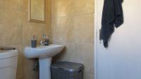 Bathroom 1 - 4 square meters of property in Lyndhurst