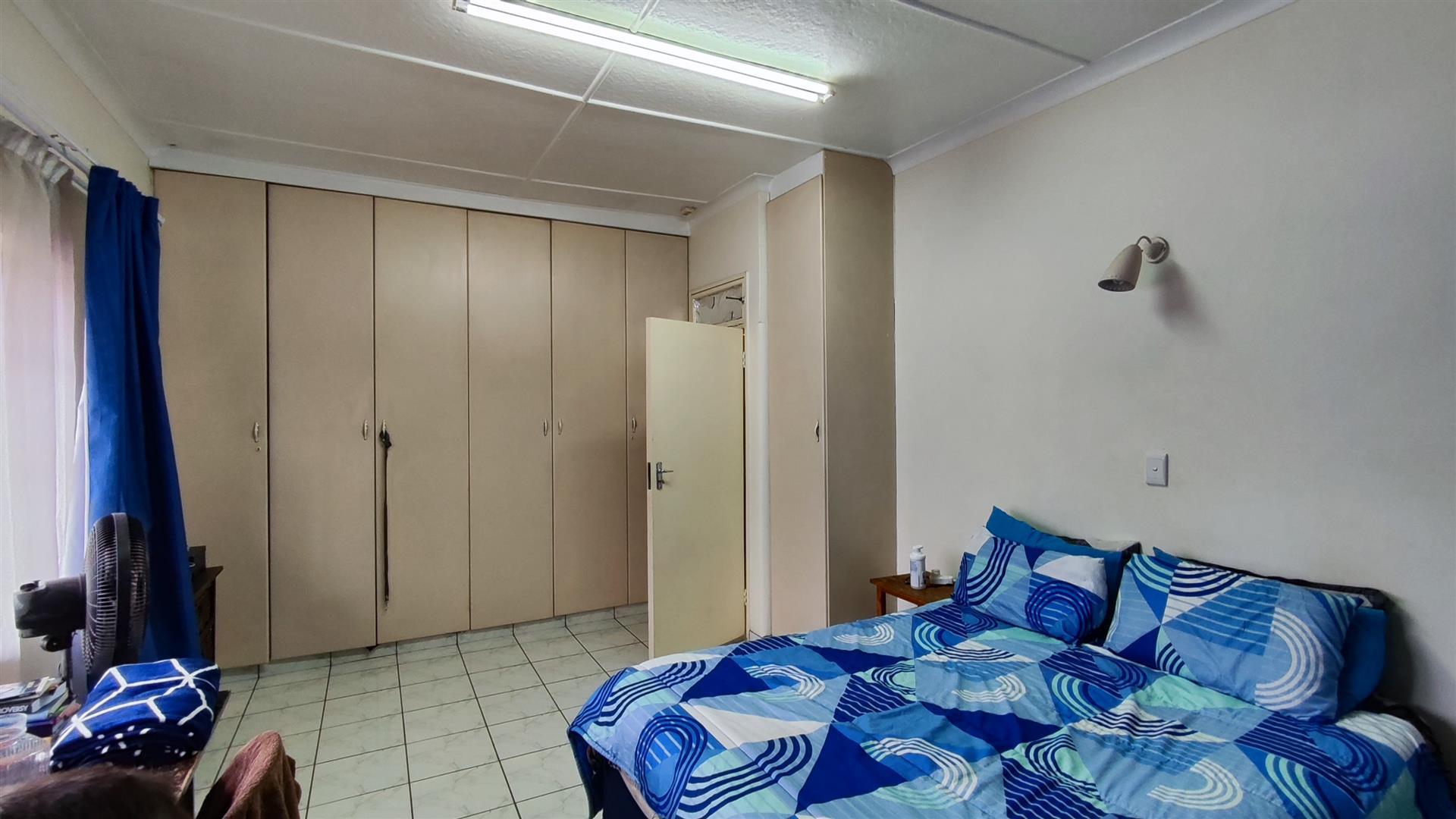 Bed Room 2 - 28 square meters of property in Parkdene (JHB)