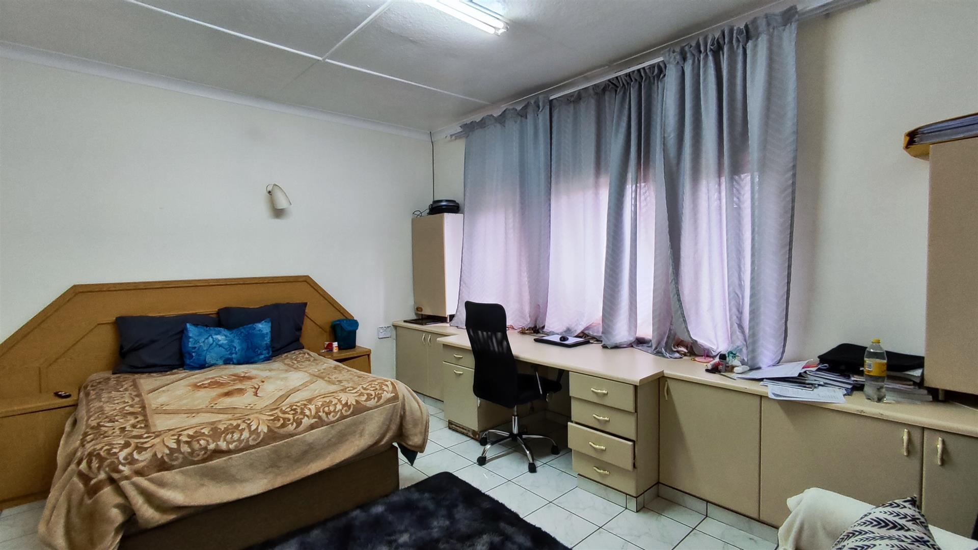 Bed Room 3 - 25 square meters of property in Parkdene (JHB)