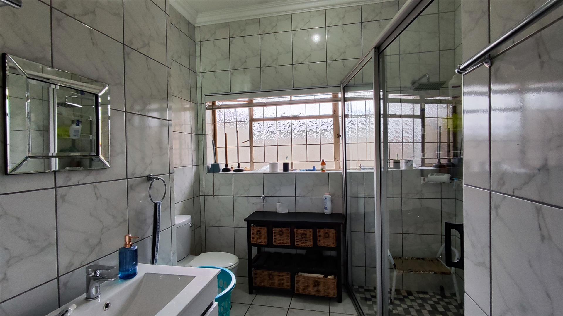 Bathroom 1 - 8 square meters of property in Parkdene (JHB)