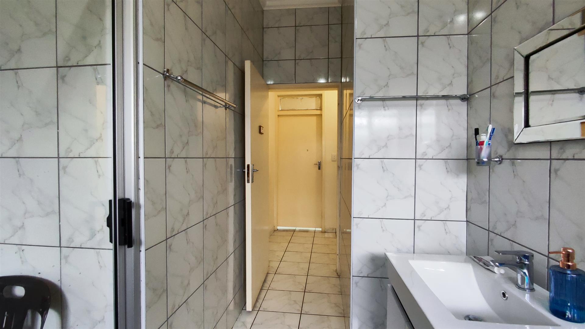 Bathroom 1 - 8 square meters of property in Parkdene (JHB)