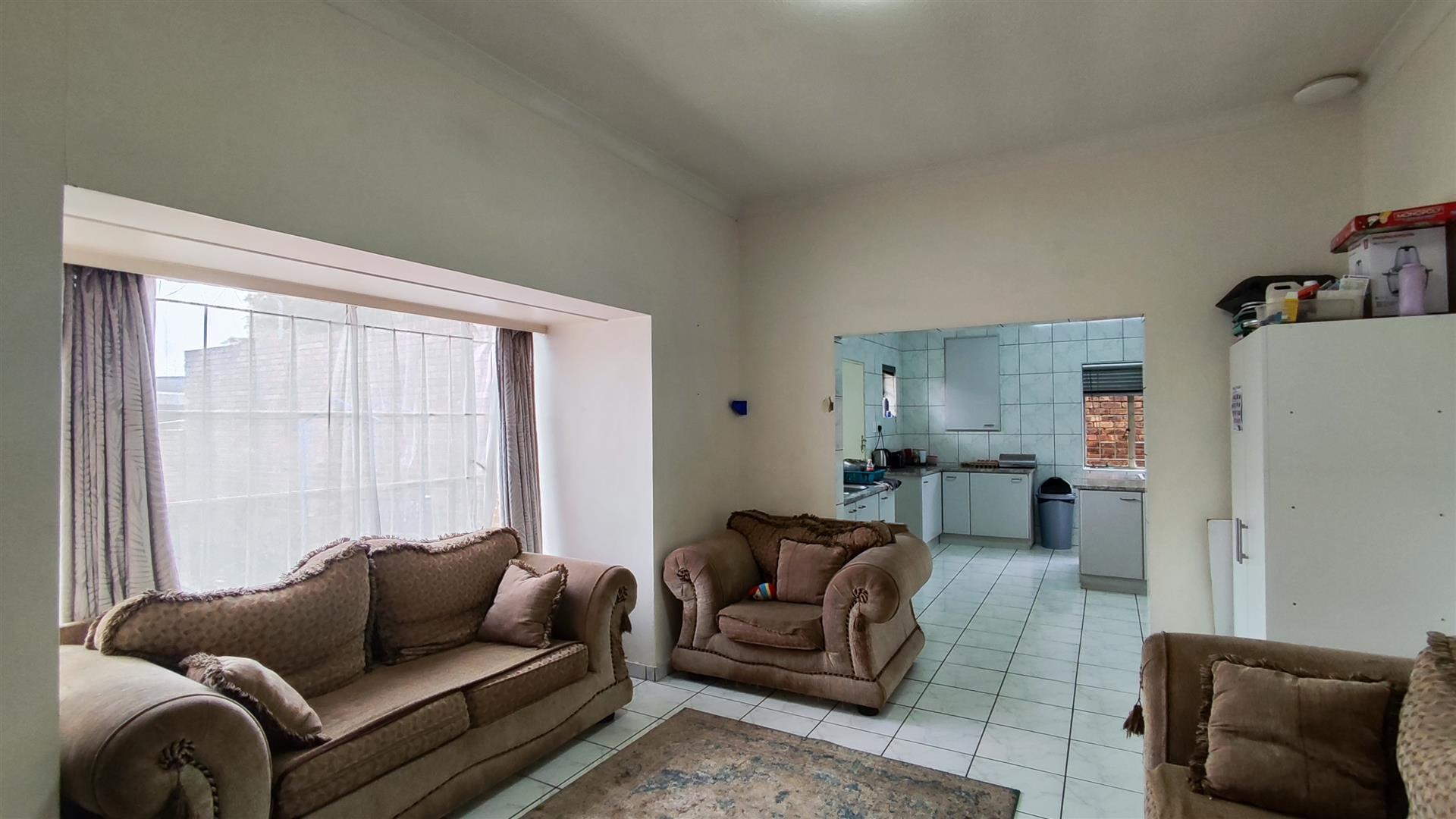 Lounges - 19 square meters of property in Parkdene (JHB)