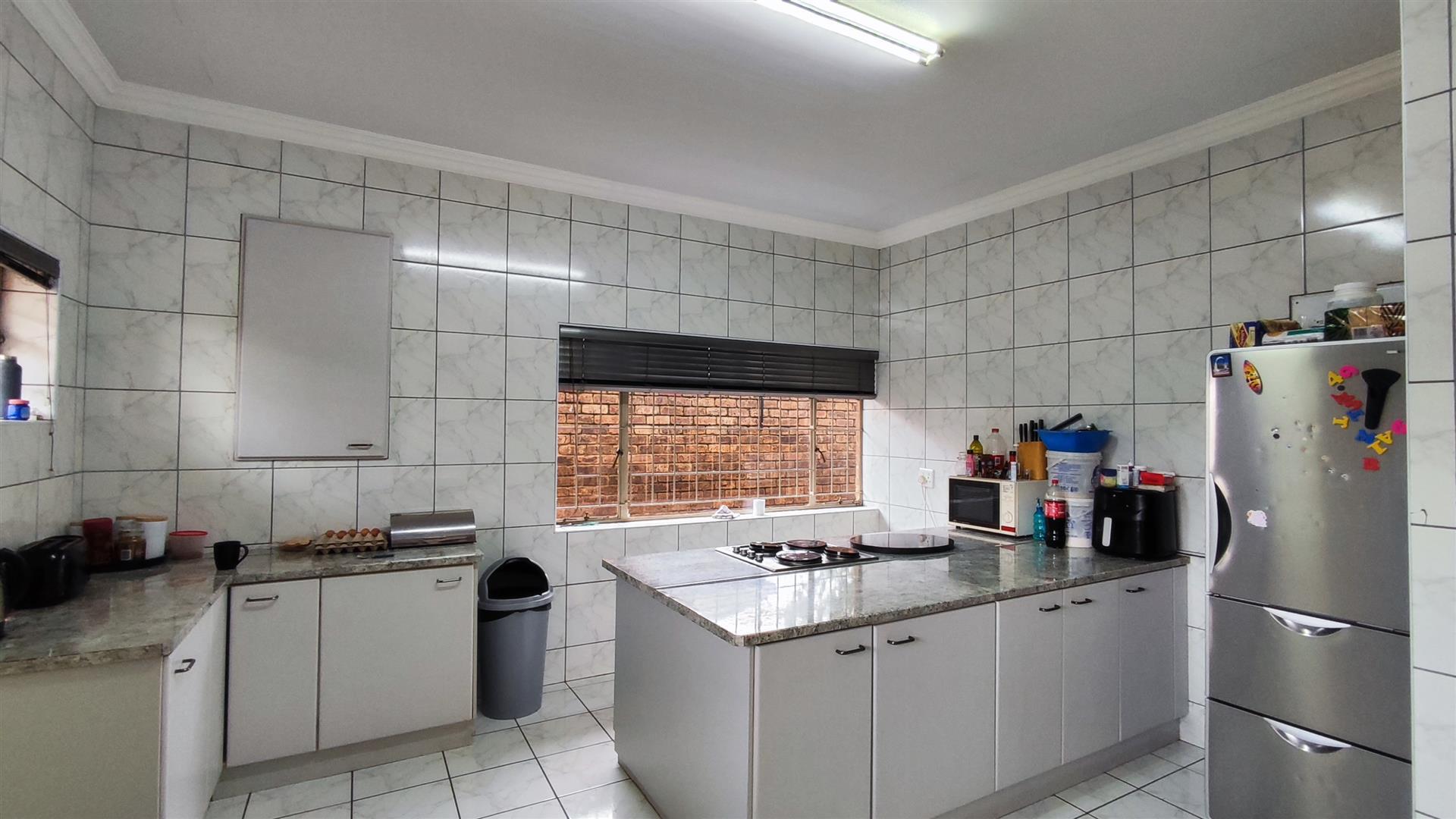 Kitchen - 22 square meters of property in Parkdene (JHB)