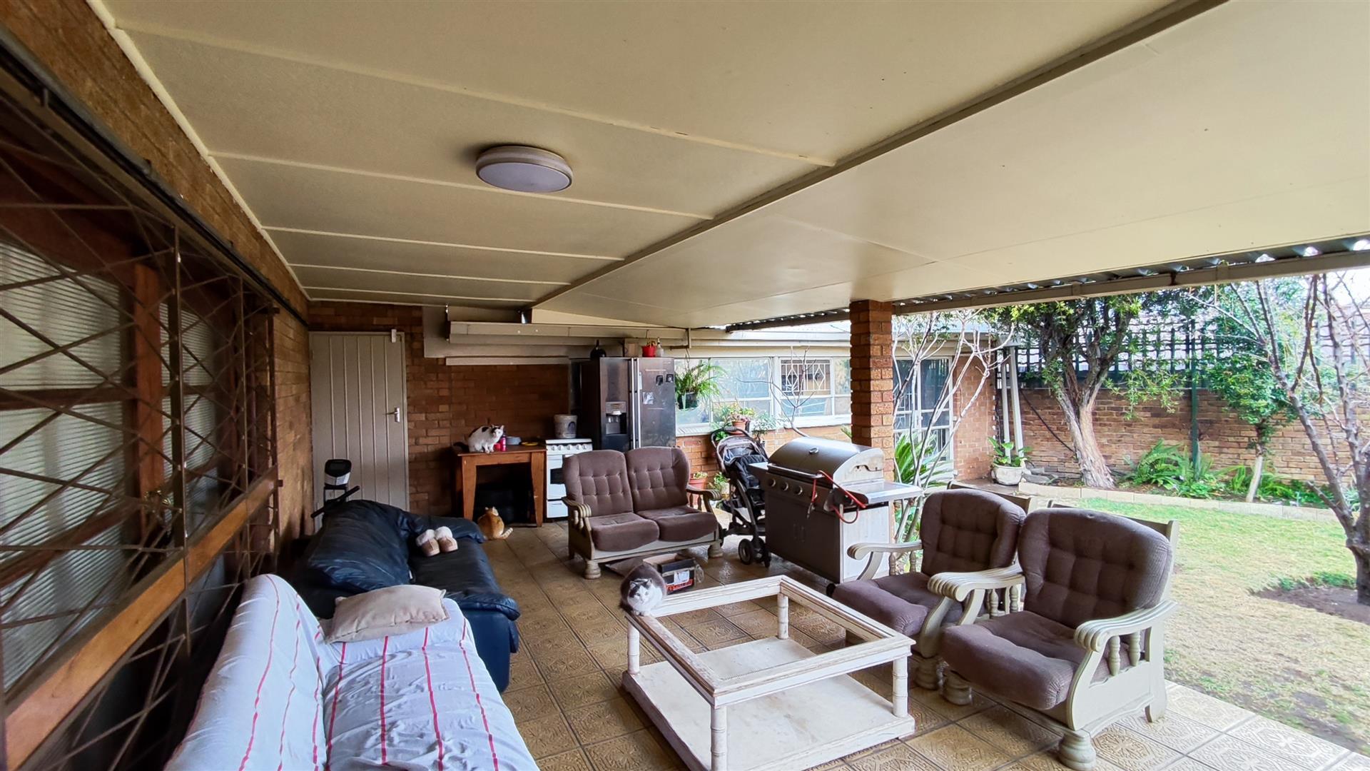 Patio - 39 square meters of property in Parkdene (JHB)