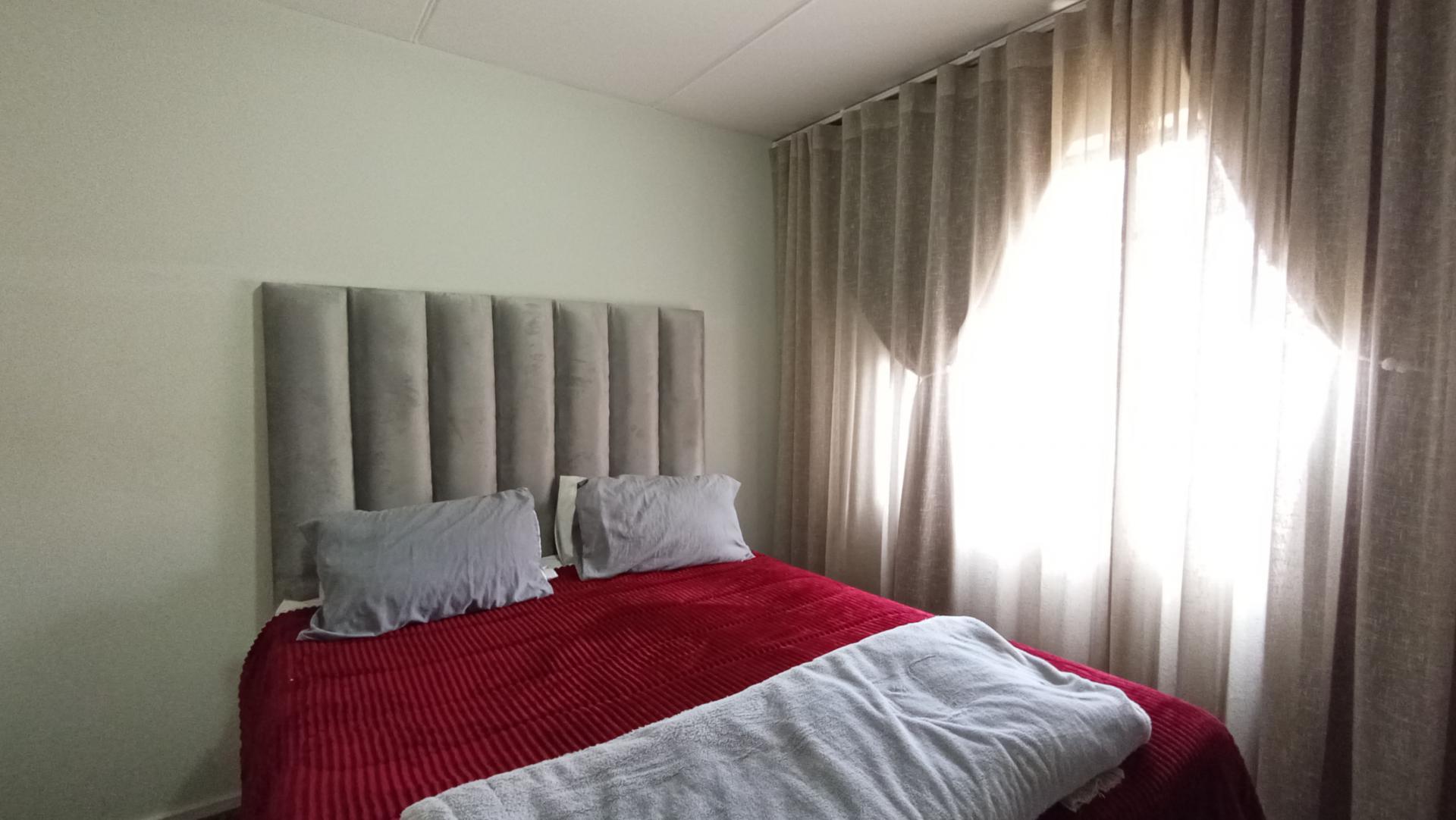 Bed Room 1 - 11 square meters of property in Ormonde
