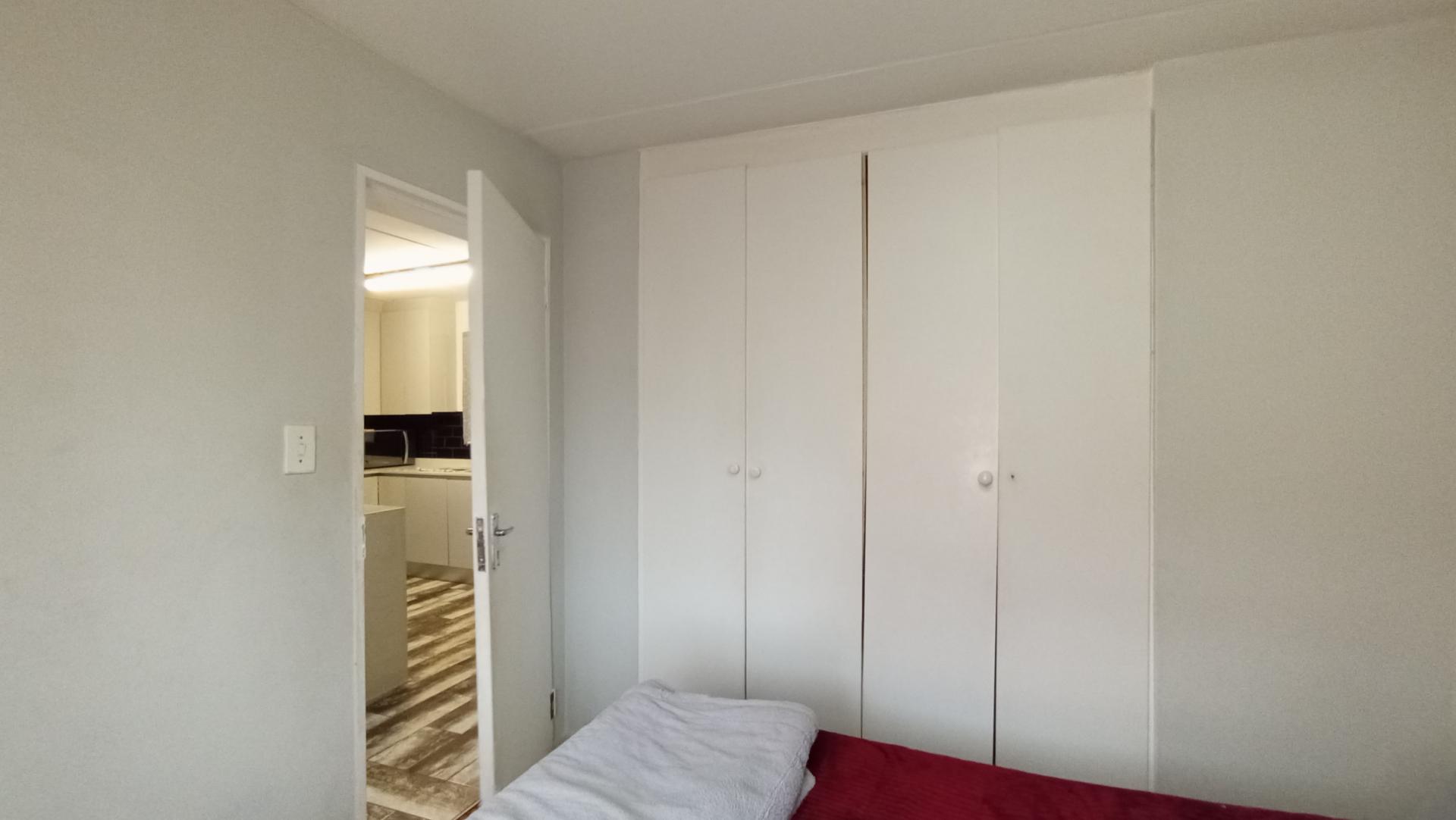 Bed Room 1 - 11 square meters of property in Ormonde