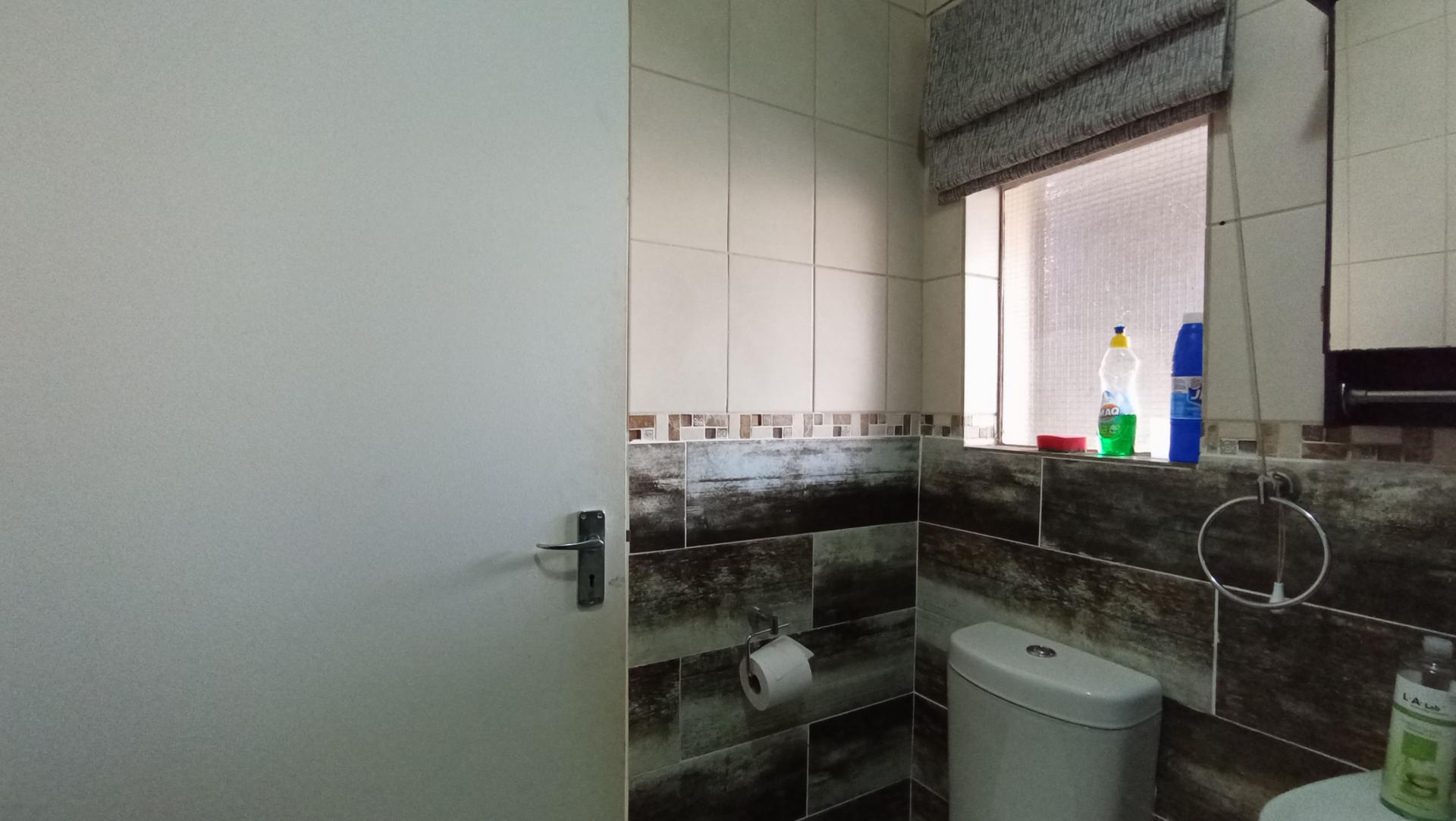 Bathroom 1 - 5 square meters of property in Ormonde