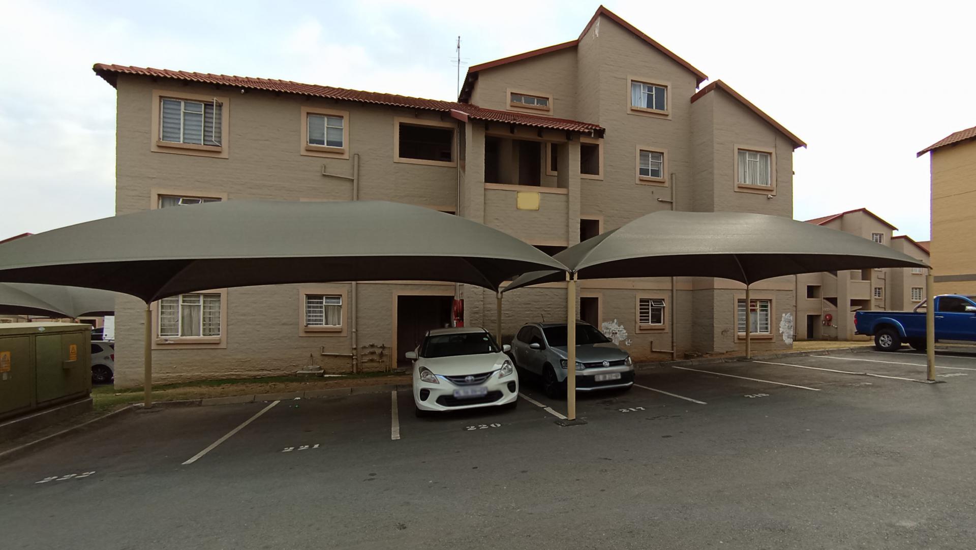 Front View of property in Ormonde