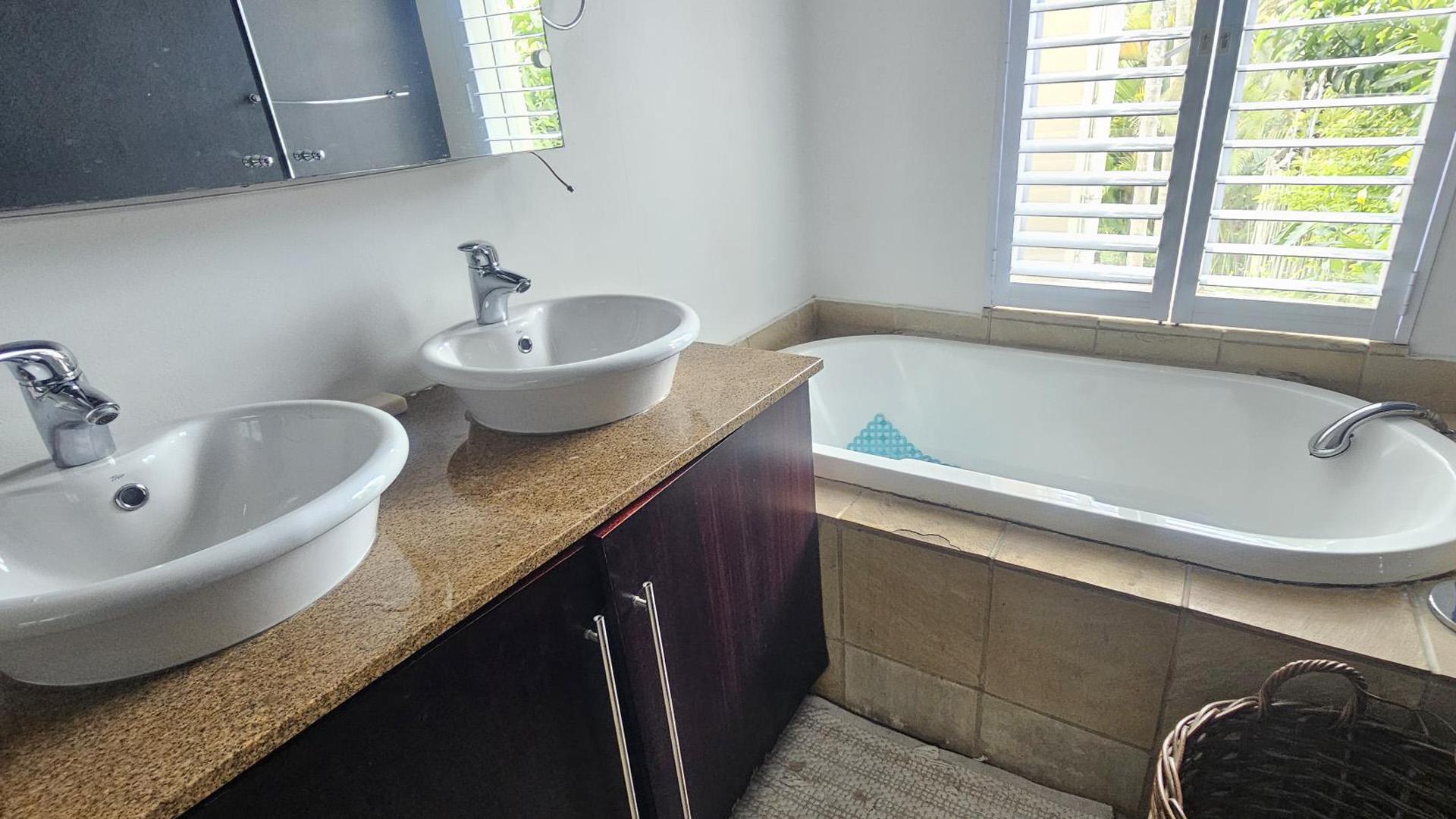 Bathroom 1 of property in Morningside - DBN